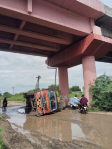 गाव पातळीचे लोकं नसल्याने असले हाल