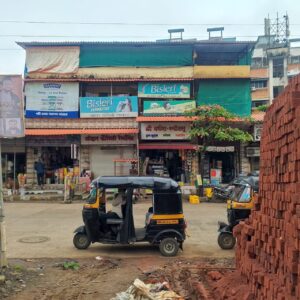 कल्याण (पूर्व) : प्रभाग ५/ड अंतर्गत मौजे काटेमानिवली येथील स.नं. १३ मधील गाळा नं. ९, संदिप नगर, शंकर पावशे रोड, साई अलतेजा बिल्डिंगसमोरील दुकान गाळ्यावर सुरू असलेल्या वाढीव बेकायदेशीर बांधकाम
