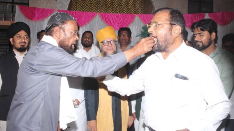 ऐतिहासिक निर्णय : गणेशोत्सवामुळे ईद-ए-मिलादची मिरवणूक तीन दिवस पुढे, अकोल्यात हिंदू-मुस्लिम एकात्मतेचा अनोखा संदेश