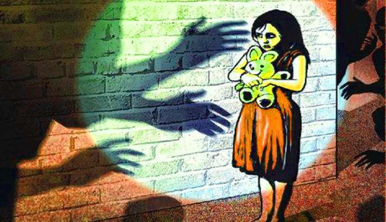 अल्पवयीन मुलीच्या गुप्तांगाला स्पर्श करणे म्हणजे बलात्कार नव्हे : सर्वोच्च न्यायालय