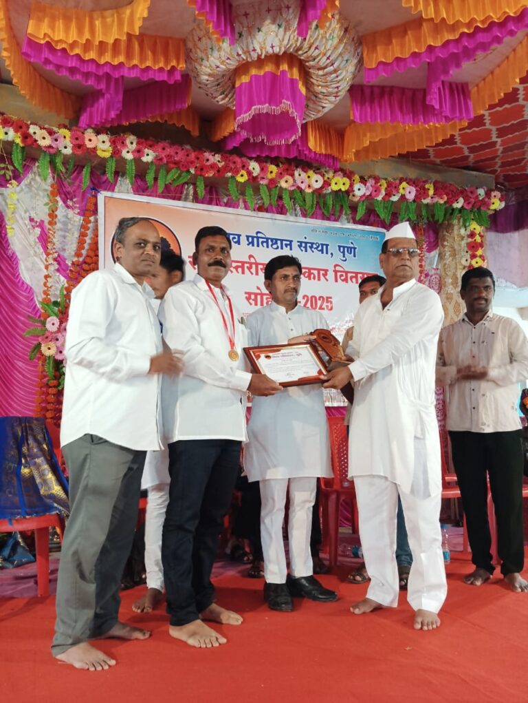 छावा संघटनेचे उपजिल्हा प्रमुख श्री. निवृत्ती पाटील वानखडे यांना समाजसेवेत मोलाचे योगदान दिल्याबद्दल राज्यस्तरीय समाजरत्न पुरस्कार