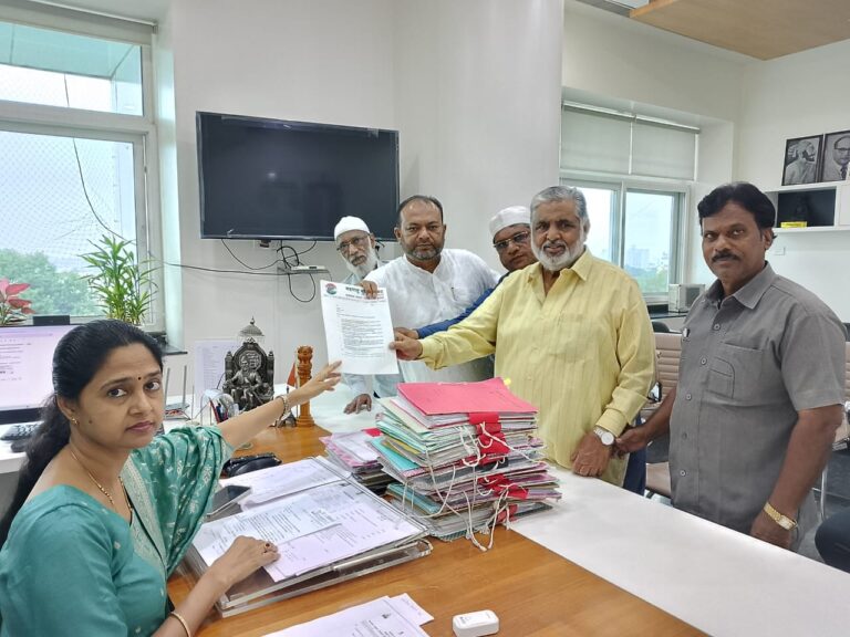 सच्चर समिती व रंगनाथ मिश्रा समितीने मुस्लिम समाजाच्या मागासलेपणाचा सविस्तर अभ्यास करून त्यांना आरक्षण देण्याची शिफारस