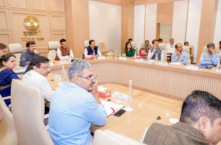नागरिकांसाठी शासकीय सेवा आता व्हॉट्सॲपवर!  आपले सरकार’ पोर्टलवरील आरटीएस अधिसूचित सेवांच्या स्थितीबाबत आढावा बैठक संपन्न