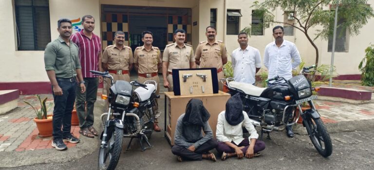 अमळनेर पोलीसांच्या हाती लागला अवैधरित्या गावठी बनावटीचे पिस्टल विक्री व खरेदी करणारे