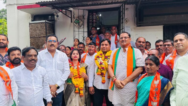 कृषी उत्पन्न बाजार समितीच्या सभापतीपदी भाजपचे राजेंद्र डोंगे  चंद्रपूर जिल्हा मध्यवर्ती सहकारी बँकेचे अध्यक्ष रवींद्र शिंदे यांचे नेतृत्व