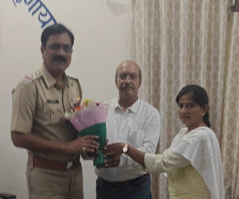 पोलीस निरीक्षक प्रदीप ठाकूर यांना  अंकुश टीव्ही 18  न्यूज चे संपादक  दिली सदिच्छा भेट. 