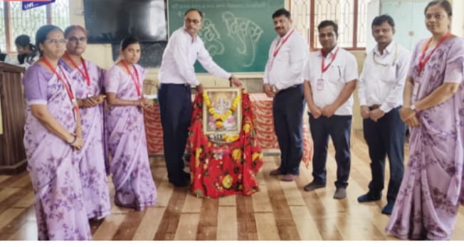 शिरसोली च्या बारी समाजात विद्यालयात हिंदी दिन उत्सवात साजरा