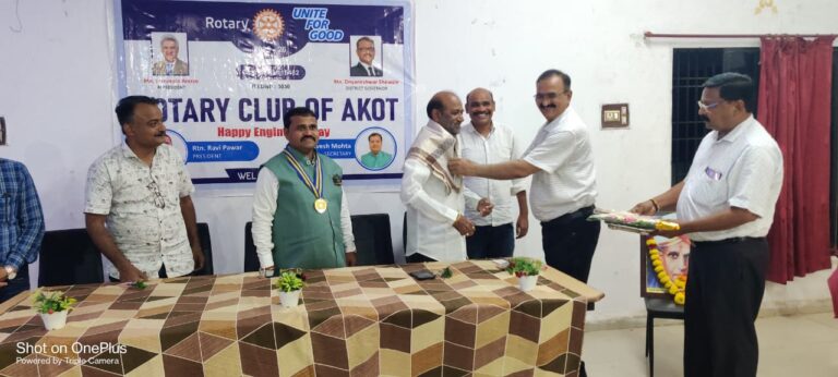 रोटरी क्लब ऑफ अकोट तर्फे रोटरी आय हॉस्पिटल येथे अकोट शहरातील व परिसरातील गणमान्य अभियंत्यांचा सन्मान सोहळा मोठया उत्साहात संपन्न