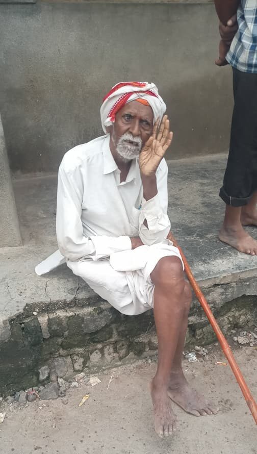 हरिदास रामचंद्र मोरे  वयोवृद्ध व्यक्ती अकोट तालुक्यातील रेल या परिसरातील घरून  रागाने निघून आला आहे