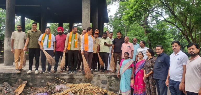 प्रधानमंत्री मा.श्री नरेंद्र मोदीजी यांच्या आज जन्म दिनाच्या निमित्ताने सेवा पंधरवडा अभियानाच्या अंतर्गत स्वच्छता अभियान- आमदार श्री सुरेश दामू भोळे  –