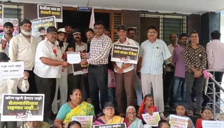 शेतकऱ्यांचा “सातबारा कोरा” सरसकट कर्जमाफीसाठी दिव्यांग बांधवांचे काळीपट्टी बांधून मौन आंदोलन.-तहसीलदार यांना दिले निवेदन.