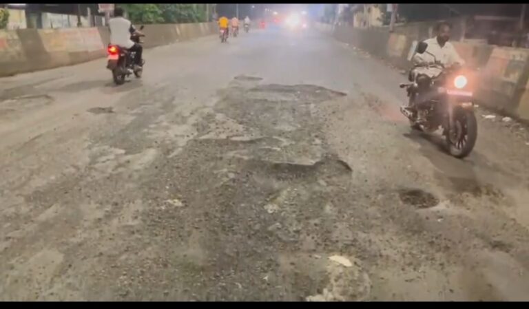 वर्धा शहरातील आचार्य विनोबा भावे उड्डाणपुलावरील खड्डे बुजविण्यात आले पाहिजे अशी मागणी अन्यथा  सोमवारपासून उपोषण : आसिफ खान