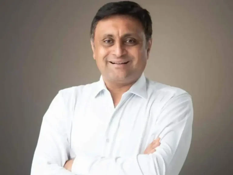 डॉ.बाबासाहेब आंबेडकर चौकाचे सुशोभिकरण  प्रलंबित.  ! आमदार स्थानिक विकास निधी चा अपव्यय असून शासकीय निधीचा गैरवापर ! आमदार महोदय यांनी लक्ष देणं गरजेचं