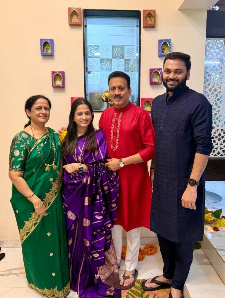 दिपावलीच्या आनंदमयी, आणि मंगलमय पर्वानिमित्त आपणास व आपल्या परिवारास हार्दिक शुभेच्छा !!