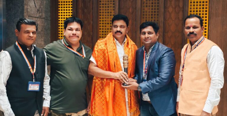 RTI హ్యూమన్ రైట్స్ టీమ్ ముంబై, విశాఖపట్నంలో జరిగిన ఒక గొప్ప కార్యక్రమంలో దక్షిణ భారతదేశ ఛైర్మన్ శ్రీ ఆల్ఫా కృష్ణను సత్కరించింది