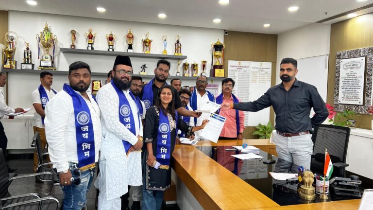 आझाद समाज पार्टीच्या वतीने पुणे जिल्हाधिकाऱ्यांना सरन्यायाधीश भूषण गवई यांच्यावर झालेल्या भ्याड हल्ल्याचा निवेदन सादर