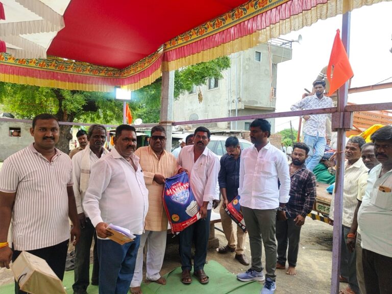 अकोट तालुक्यातील चौहट्टा बाजारातून शिगोली गावातील पूरग्रस्तांसाठी मदतीचा हात — सामाजिक संघटनांचा पुढाकार