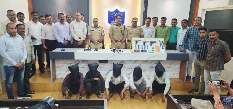 रक्षा टोफ्यूअल (भारत पेट्रोलियम),  या ठिकाणी पाच ते सहा अनोळखी ईसमांनी मोटार सायकलीवर येवून बंदुकीचा धाक दाखवून सशस्त्र दरोडा