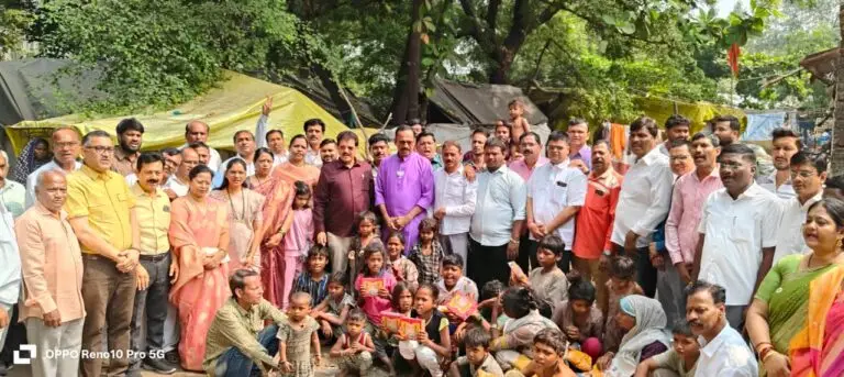 भारतीय जनता पार्टीचे नेते व जलसंपदा मंत्री मा ना गिरीश भाऊ महाजन हे यावल तालुक्यातील आदिवासी पाड्यावर आदिवासी बांधवांसमवेत दिवाळी साजरी