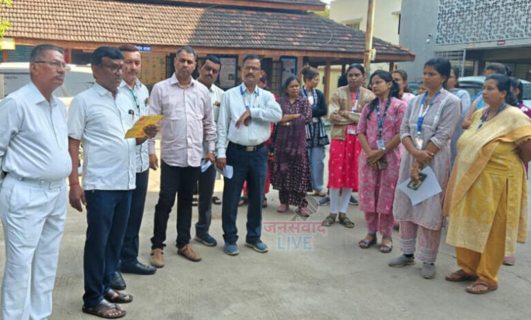 जुनी पेन्शन लागु करण्याबाबत राज्य सरकारी कर्मचारी संघटनेतर्फे निदर्शने