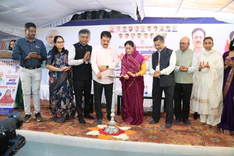 प्रगतीकडे जाणाऱ्या जळगावमध्ये प्रगतिशील महाराष्ट्र 2025 प्रदर्शन  LIVE VIDEO   : खा. स्मिताताई वाघ