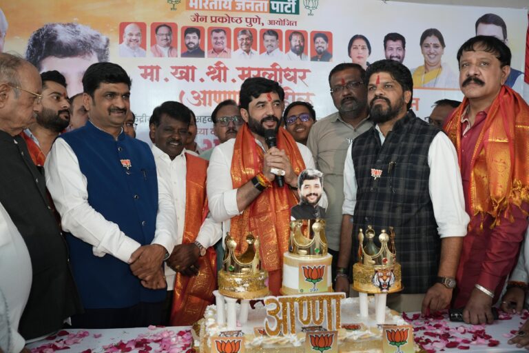 पुण्याचे खासदार आणि केंद्रीय राज्यमंत्री मुरलीधर मोहोळ यांच्या वाढदिवसानिमित्त भाजपा जैन प्रकोष्ठ व आनंद दर्शन युवा मंच तर्फे रक्तदान व आरोग्य शिबिर