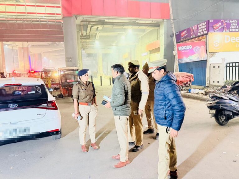 दिल्ली: लाल किल्ल्याजवळ शक्तिशाली स्फोट, ८ जणांचा मृत्यू,  25   जखमी