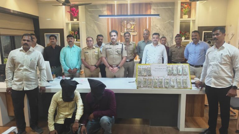 फिर्यादी यांचे ताब्यातून हिसकावून नेलेली  रोख रक्कम  गुन्हयातील आरोपी   विजय शांताराम पाटील  जितेंद्र छोटुलाल जाधव  कडुन हस्तगत