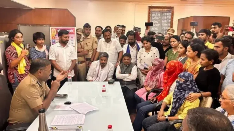 छत्रपती संभाजीनगर पोलिस दलासह कोथरूड ठाण्याच्या सहा पोलिसांसह आठ जणांवर गुन्हा दाखल