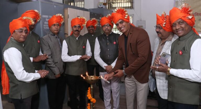 जळगाव येथे नोटरी वकीलांसाठी प्रथम कार्यशाळा संपन्न- वकील संघाचे  अध्यक्ष अँड सागर चित्रे च्या हस्ते दीप प्रज्वल