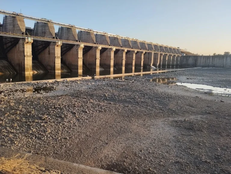 महाराष्ट्र पाणीपुरवठा मंत्री गुलाबराव पाटील -१० कोटी रुपयांचा पाणी विकास निधी  मध्ये  भ्रष्टाचार आणि अफरातफर स्पष्ट  –  असोदा गावातील रहिवाशांचा ओरड – पाणी कुठे? 