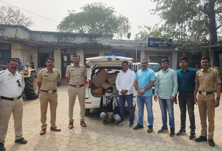 MH-४६८१०६५ या वाहनात अवैध  १०,१९,०२०/- (दहा लाख एकोनविस हजार विस रुपये) किंमतीचा गुटख्याची वाहतुक