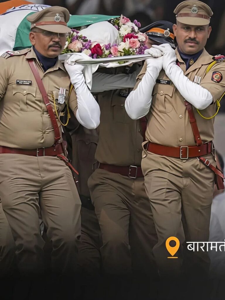 लोकनेते अजित दादा पवार यांच्या पार्थीवाला बीडच्या पीएसआय मल्हारी वनवे यांनी दिला खांदा..