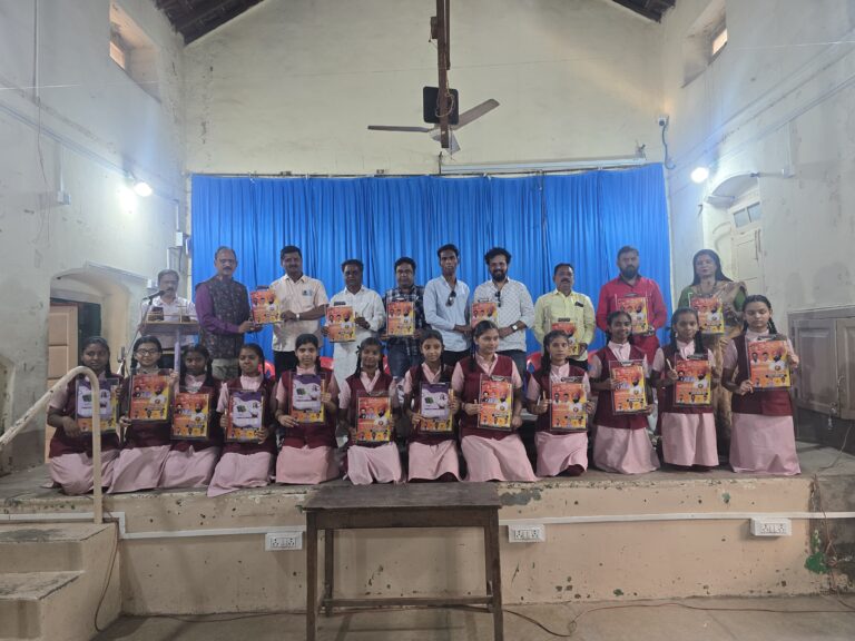 उपमुख्यमंत्री एकनाथ शिंदे यांच्या वाढदिवसानिमित्त विद्यार्थ्यांना शालेय साहित्य वाटप.