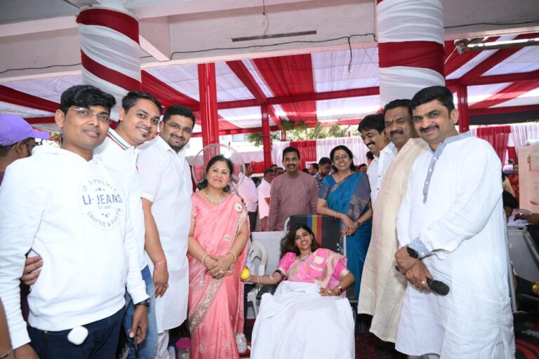 दुगड ग्रुप आयोजित रक्तदान व महिला आरोग्य शिबिर मोठ्या उत्साहात संपन्न.