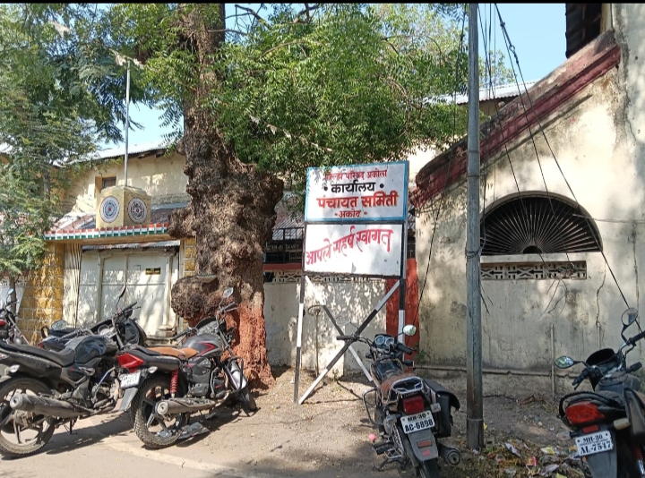 सांडपाण्याच्या निचऱ्यासाठी ४० वर्षांपासून कोणतीही नाली व्यवस्था नसल्याने आलेवाडी ग्रामस्थांचा संताप  -३० मे रोजी उपोषणाचा इशारा